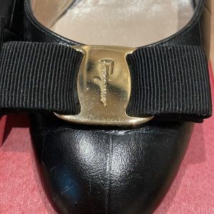 Pumps black embossed leather Ferragamo